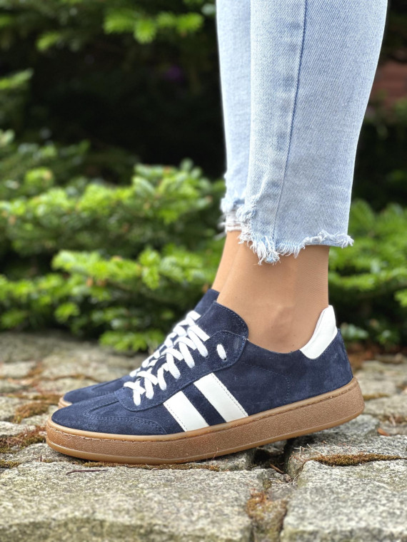 Modowe-trampki-OLEKSY-ze-skory-naturalnej-polskiej-produkcji-w-granatowym-kolorze