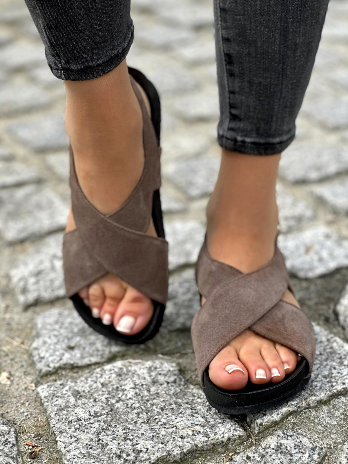 Brazowe-sandaly-damskie-skorzane-OLEKSY-polskiej-produkcji-na-bardzo-wygodnej-podeszwie