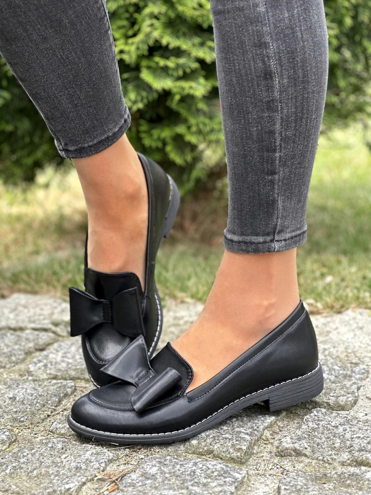 Czarne-klasyczne-mokasyny-damskie-skorzane-OLEKSY-polskiej-produkcji