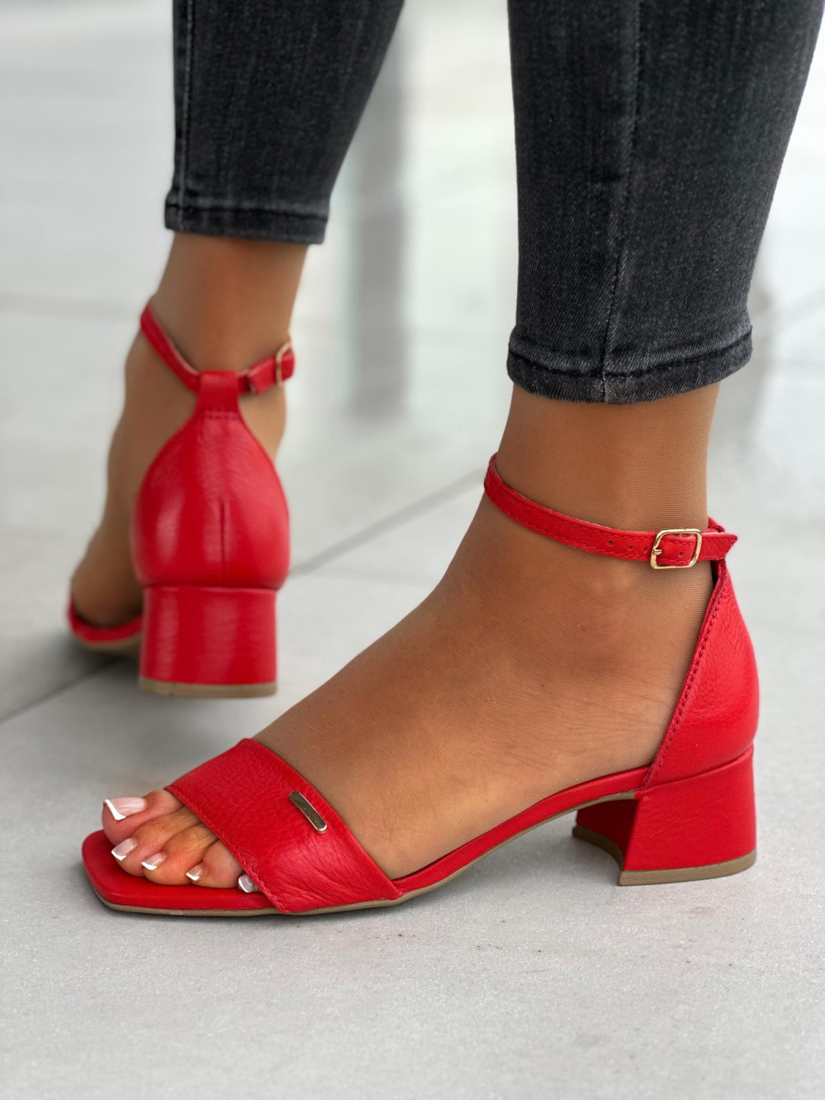 Sandaly-damskie-skorzane-na-wygodnym-obcasie