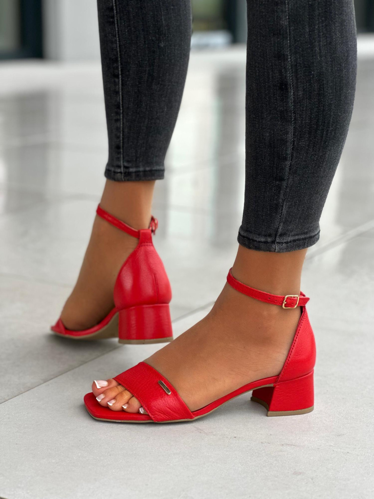 Sandaly-damskie-skorzane-na-wygodnym-obcasie