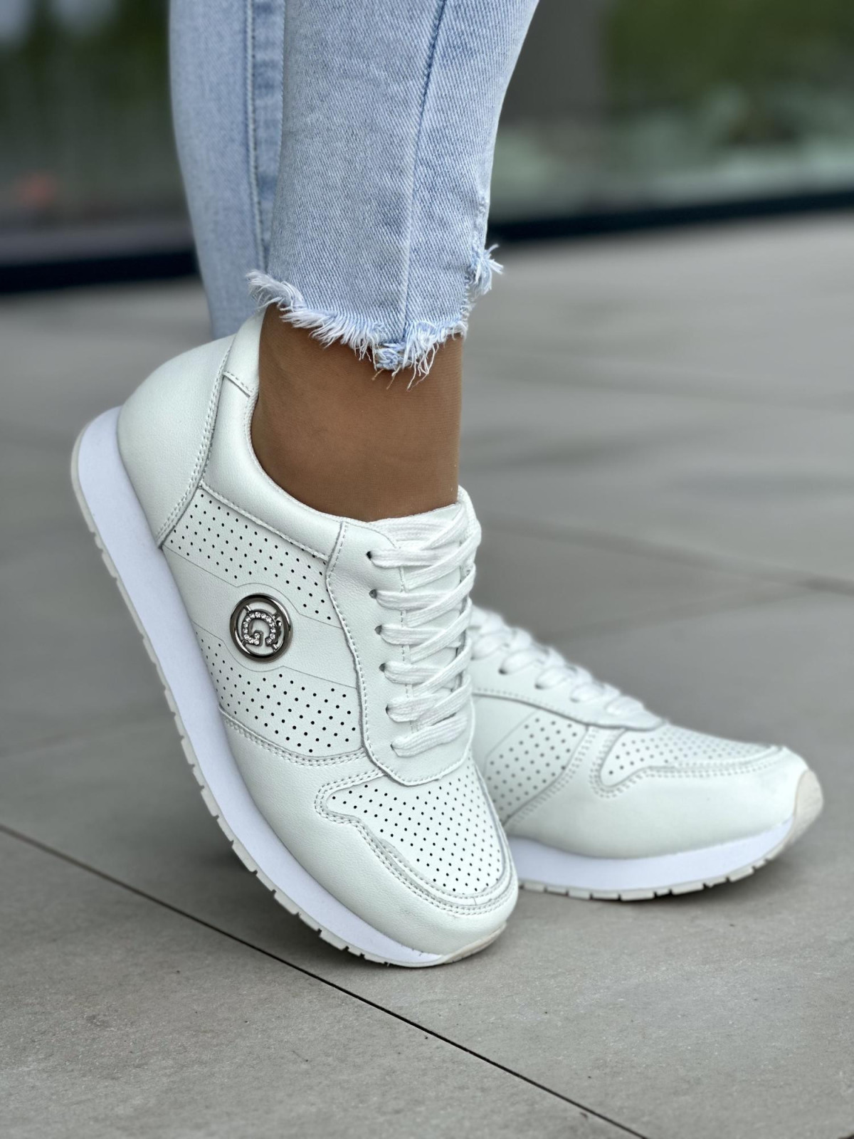 Biale-sneakersy-damskie-ze-skory-naturalnej