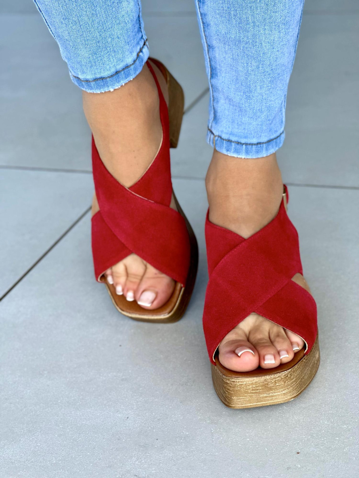 Czerwone-sandaly-damskie-skorzane-OLEKSY-polskiej-produkcji-na-wygodnej-podeszwie