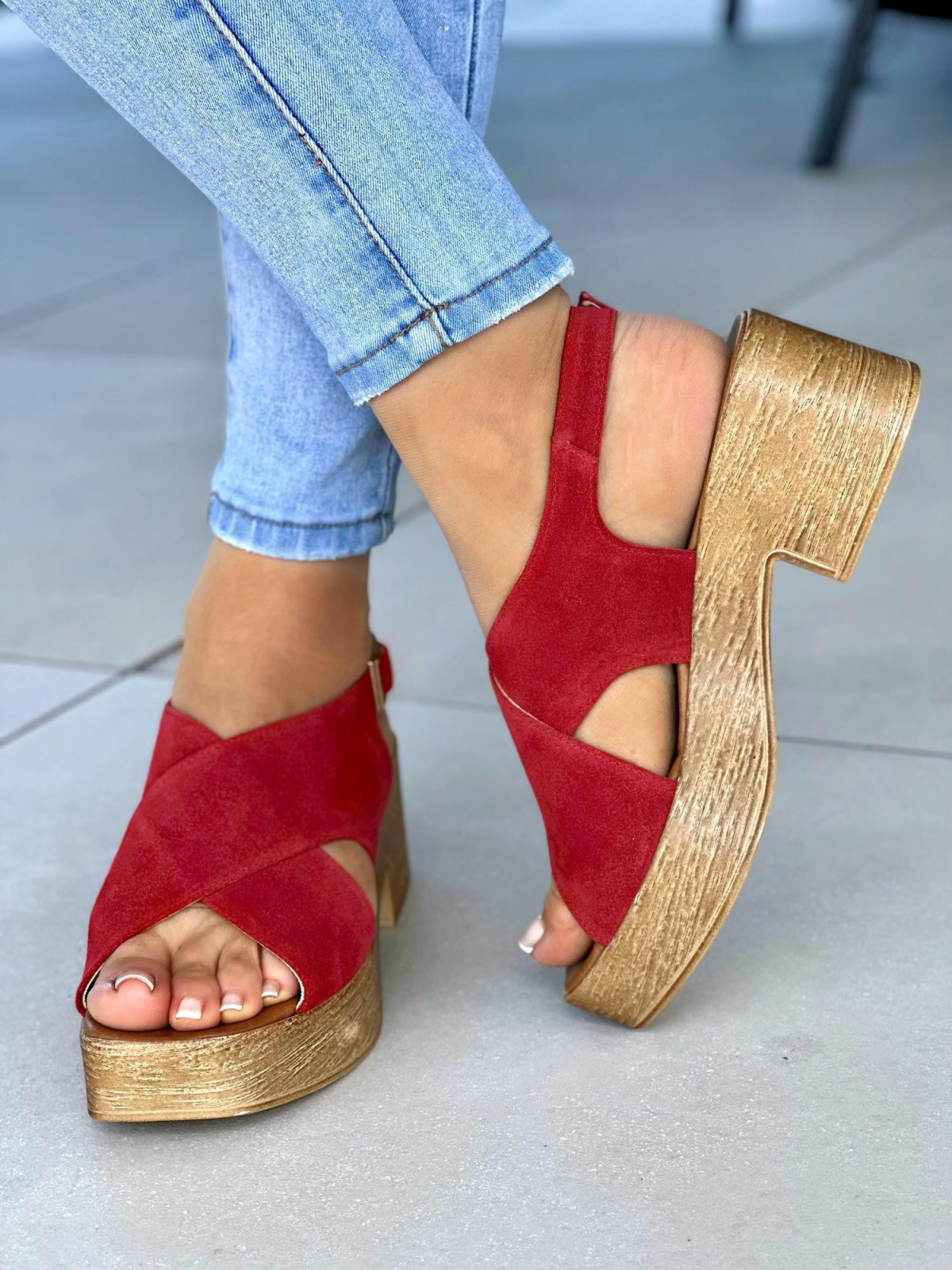 Czerwone-sandaly-damskie-skorzane-OLEKSY-polskiej-produkcji-na-wygodnej-podeszwie