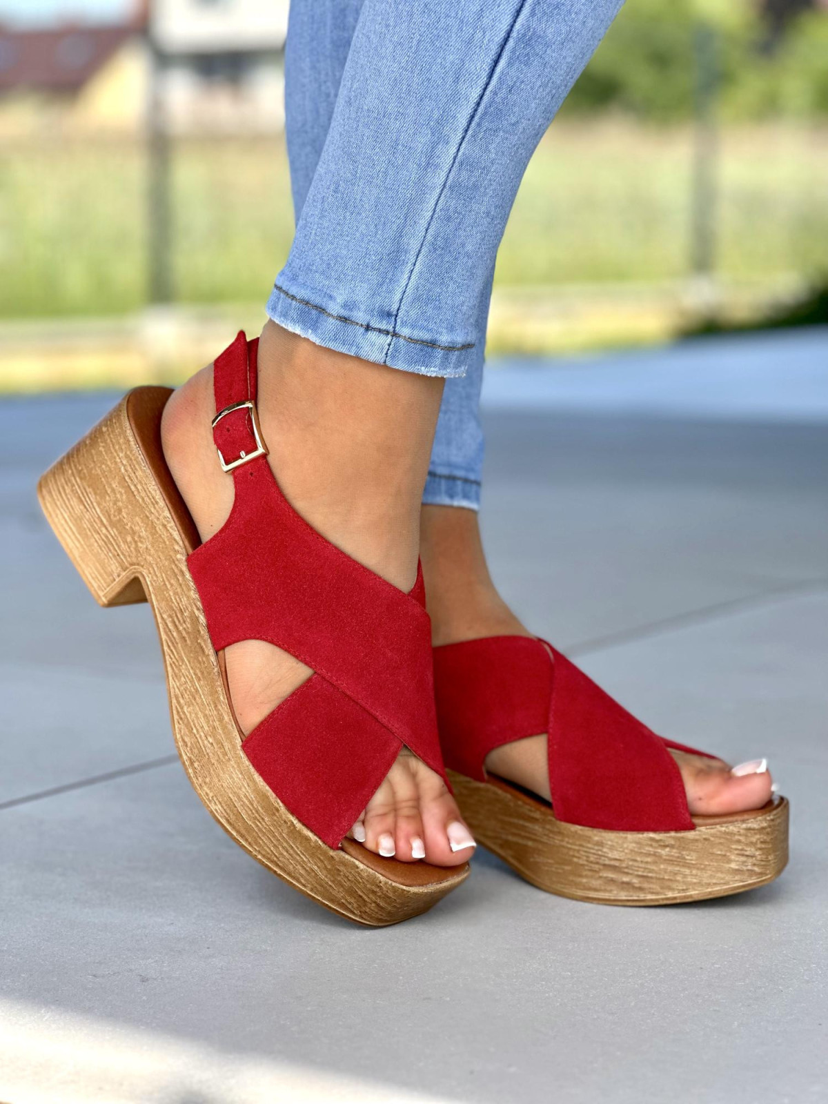 Czerwone-sandaly-damskie-skorzane-OLEKSY-polskiej-produkcji-na-wygodnej-podeszwie