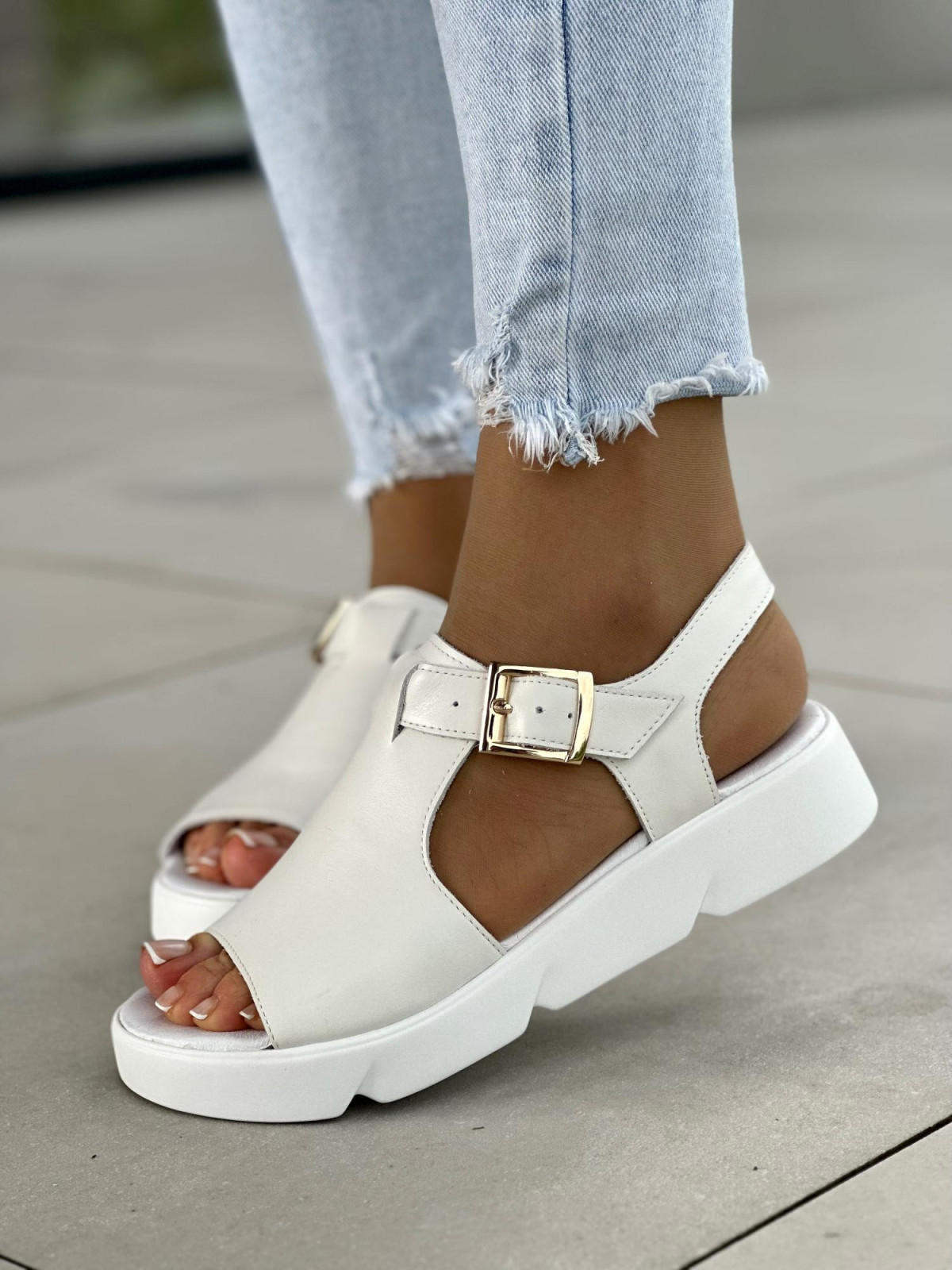 Biale-sandaly-damskie-skorzane-OLEKSY-polskiej-produkcji-na-wygodnej-podeszwie