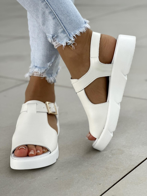 Biale-sandaly-damskie-skorzane-OLEKSY-polskiej-produkcji-na-wygodnej-podeszwie