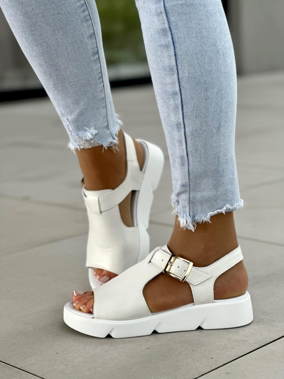 Biale-sandaly-damskie-skorzane-OLEKSY-polskiej-produkcji-na-wygodnej-podeszwie