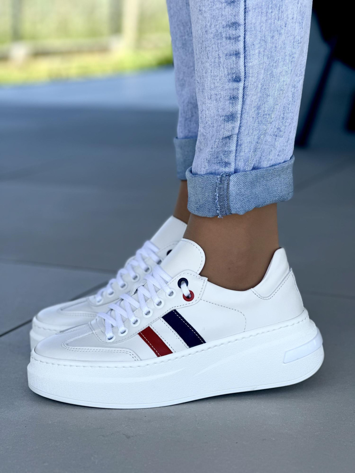 Biale-sneakersy-damskie-skorzane-OLEKSY-polskiej-produkcji-na-grubej-podeszwie