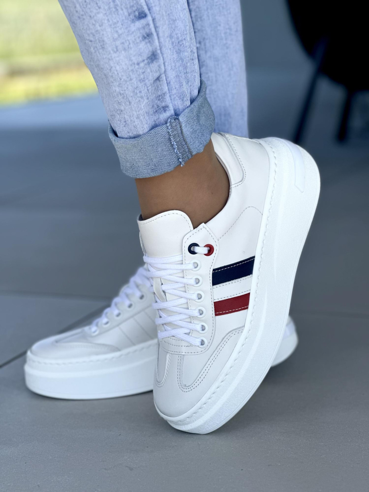 Biale-sneakersy-damskie-skorzane-OLEKSY-polskiej-produkcji-na-grubej-podeszwie