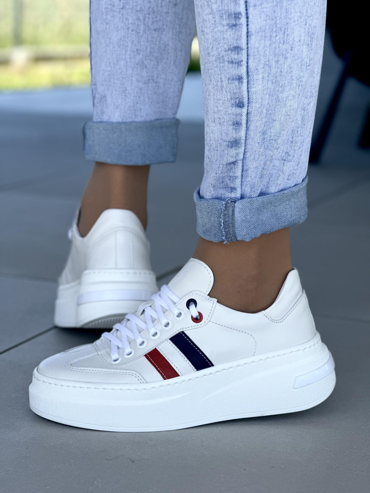 Biale-sneakersy-damskie-skorzane-OLEKSY-polskiej-produkcji-na-grubej-podeszwie