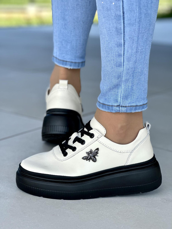 Bezowe-trampki-damskie-skorzane-na-grubej-podeszwie