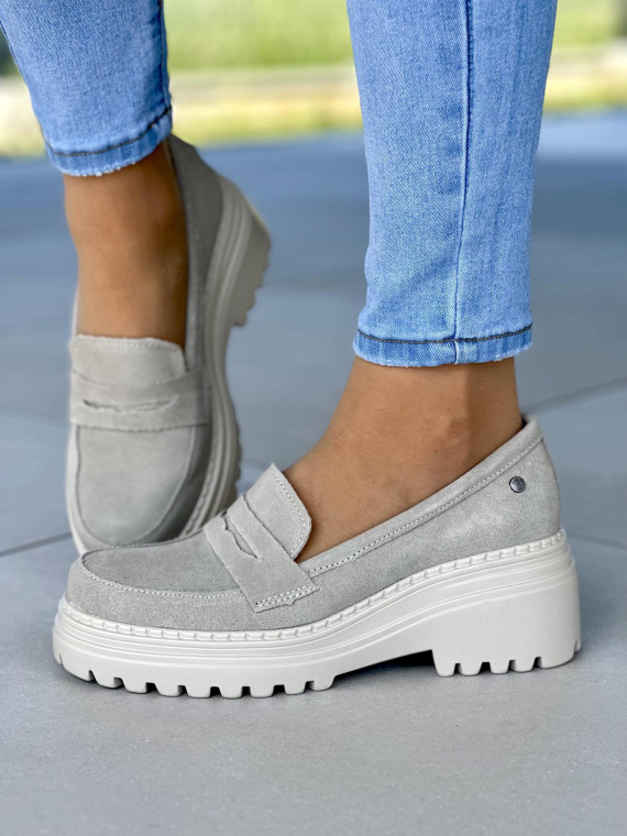 Wygodne-bezowe-mokasyny-damskie-skorzane-na-grubej-podeszwie