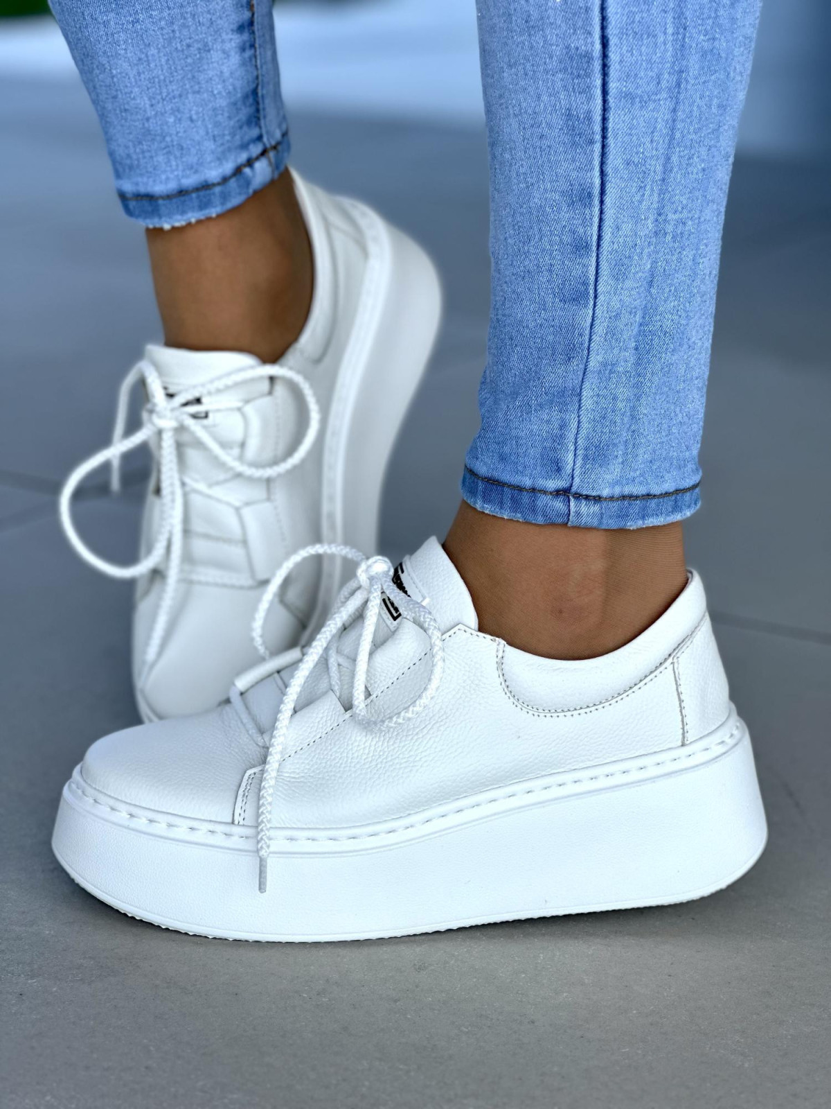 Biale-trampki-damskie-skorzane-OLEKSY-polskiej-produkcji-na-grubej-podeszwie