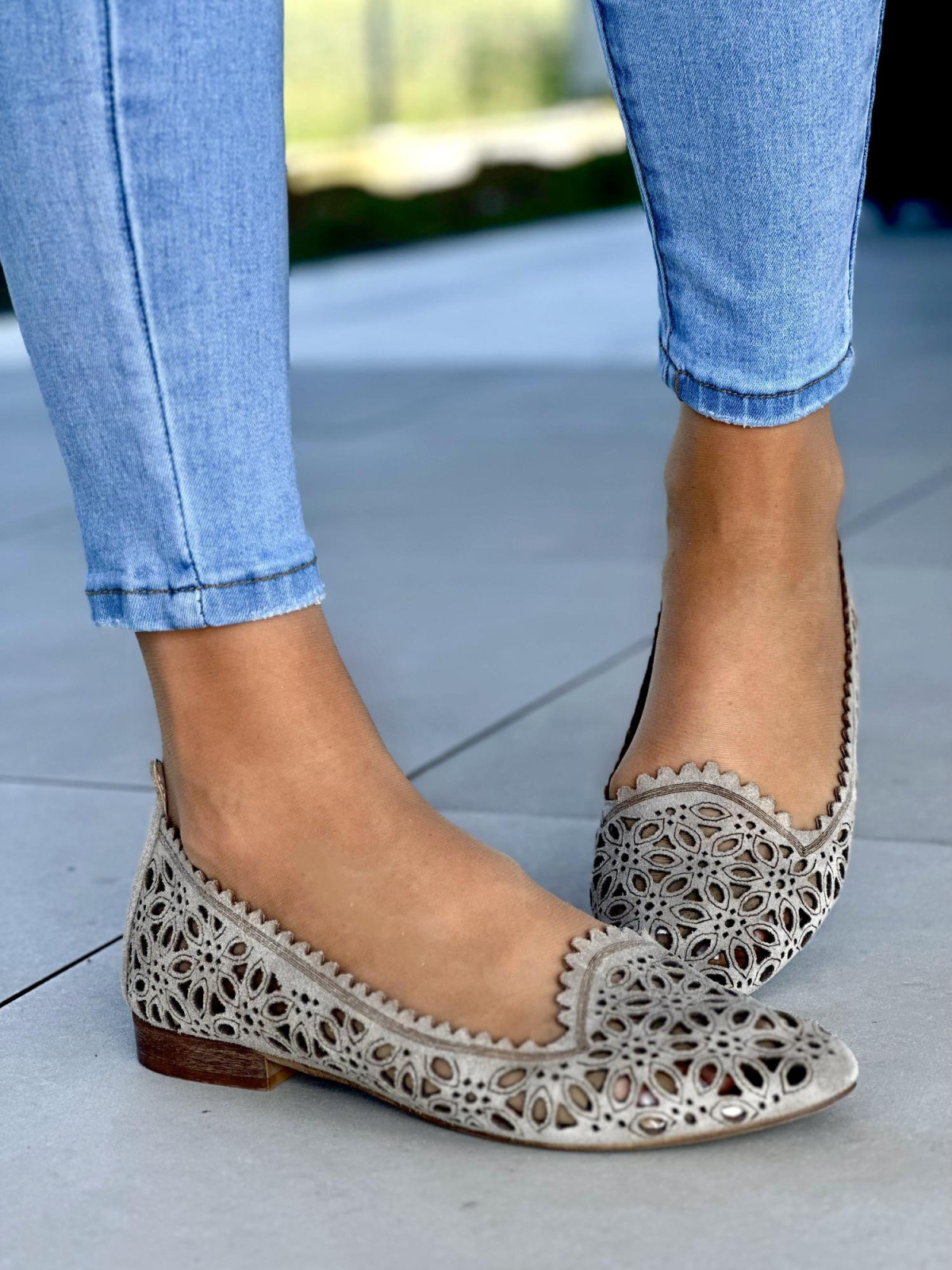 Piekne-azurowe-bezowe-baleriny-damskie-skorzane-OLEKSY-polskiej-produkcji