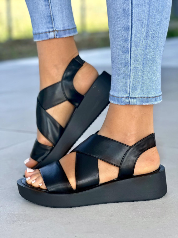 Czarne-sandaly-damskie-skorzane-OLEKSY-polskiej-produkcji-na-grubym-spodzie