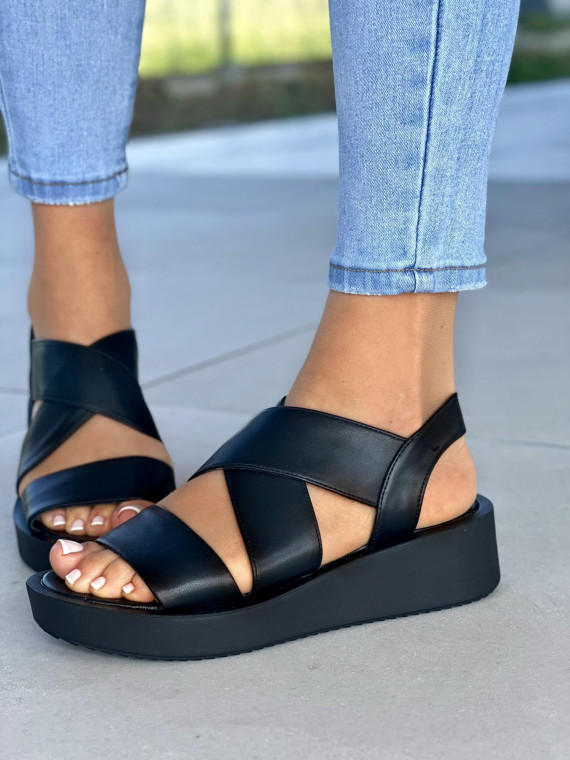 Czarne-sandaly-damskie-skorzane-OLEKSY-polskiej-produkcji-na-grubym-spodzie