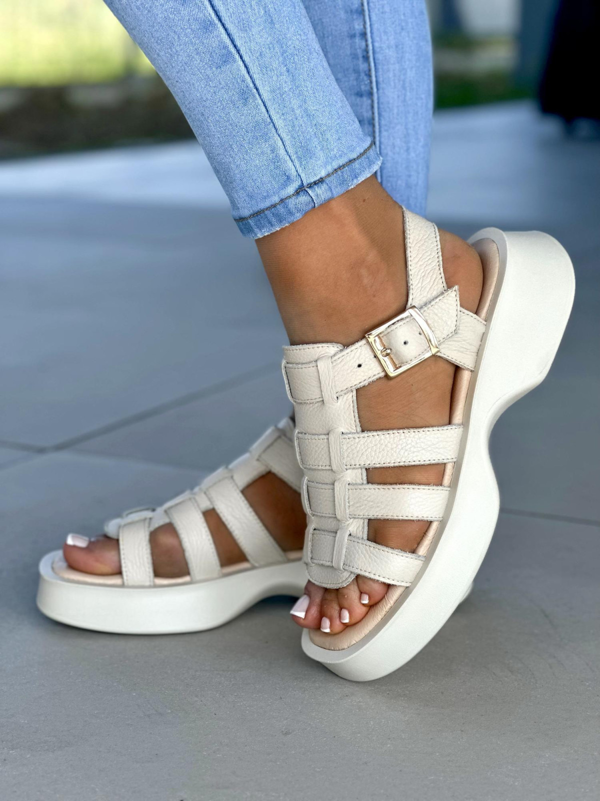 Bezowe-sandały-OLEKSY-ze-skory-naturalnej