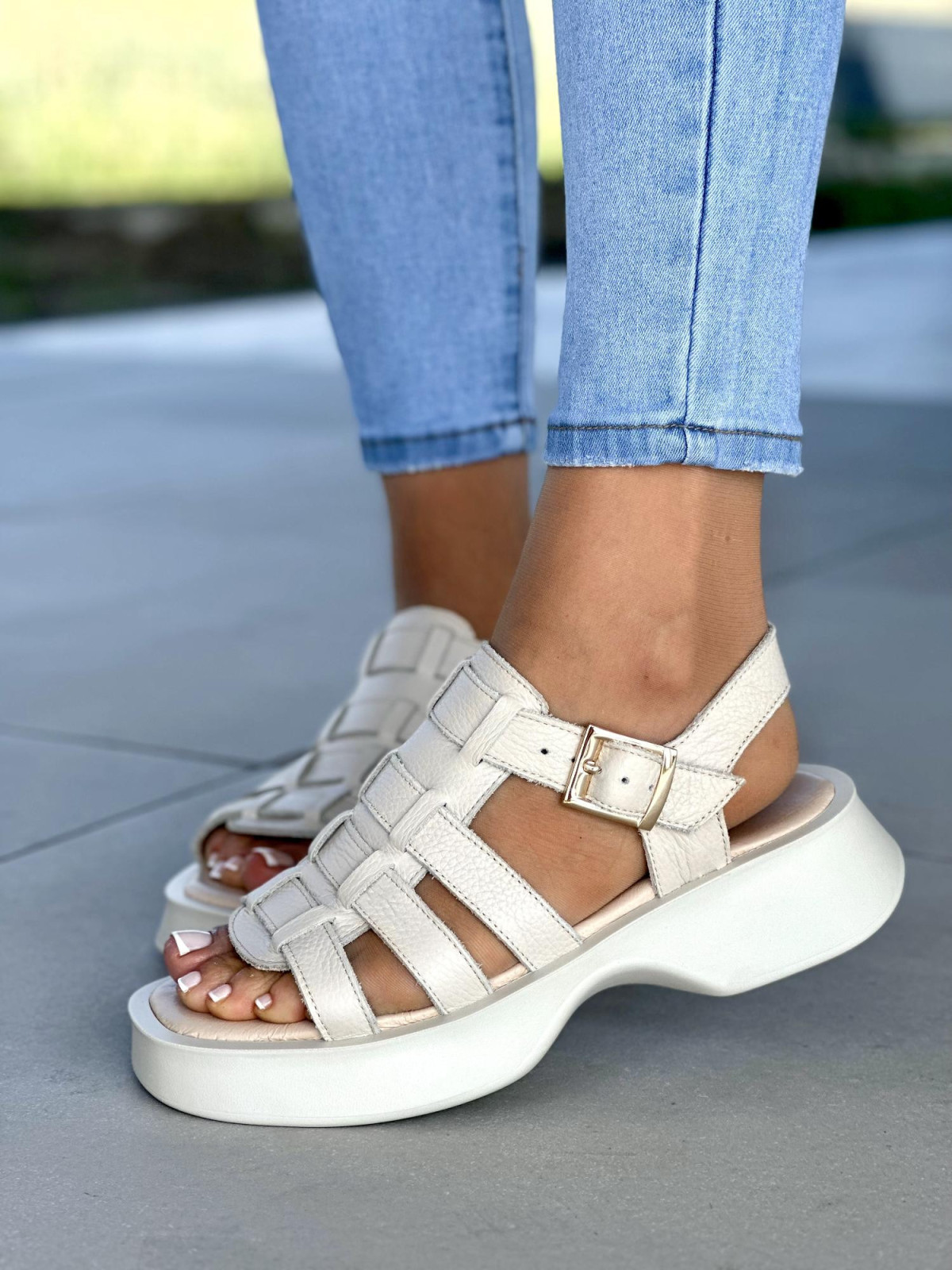 Bezowe-sandały-OLEKSY-ze-skory-naturalnej