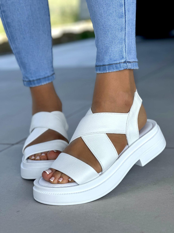 Biale-sandaly-damskie-skorzane-OLEKSY-polskiej-produkcji-na-modnej-grubej-podeszwie