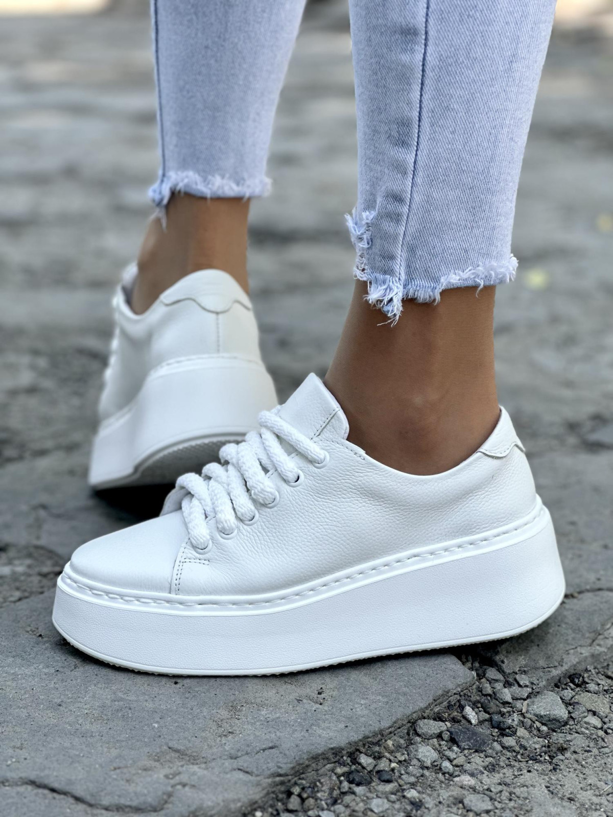 Biale-sneakersy-damskie-OLEKSY-ze-skory-naturalnej-polskiej-produkcji