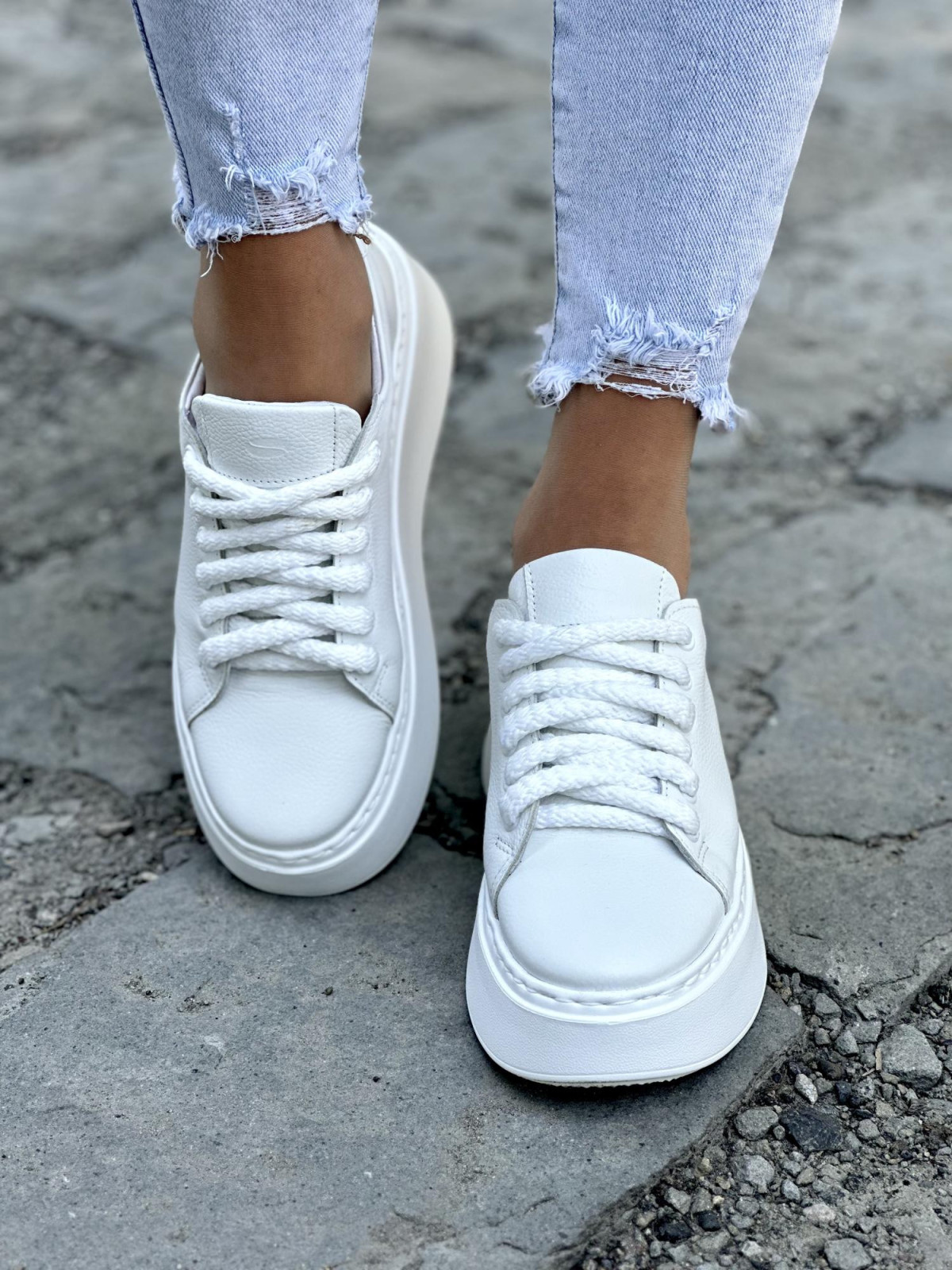 Biale-sneakersy-damskie-OLEKSY-ze-skory-naturalnej-polskiej-produkcji