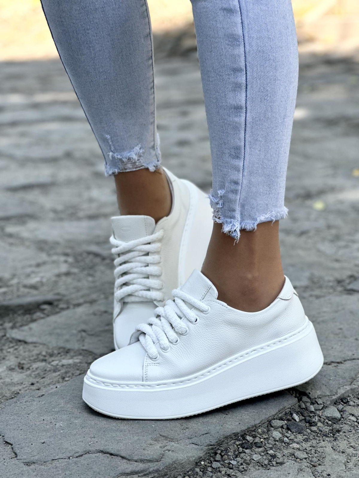 Biale-sneakersy-damskie-OLEKSY-ze-skory-naturalnej-polskiej-produkcji