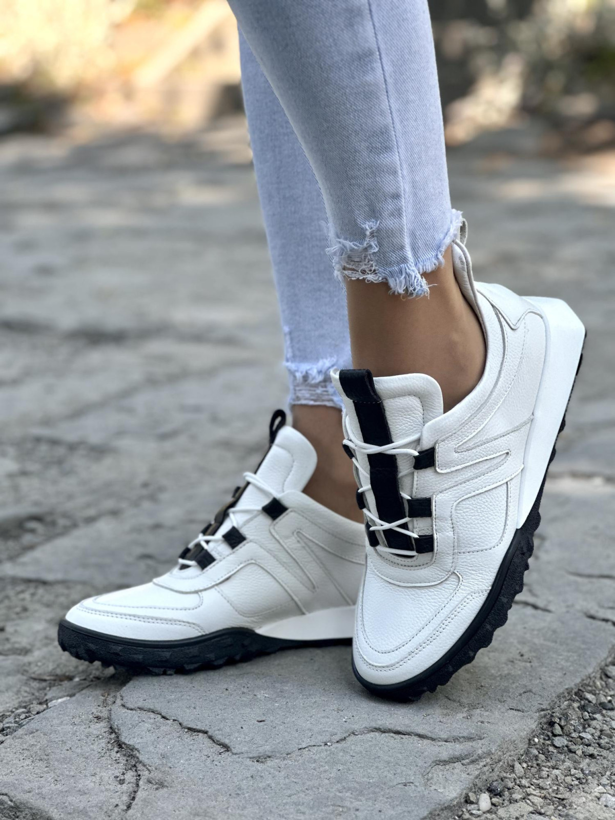 Biale-sneakersy-OLEKSY-ze-skory-naturalnej-polskiej-produkcji