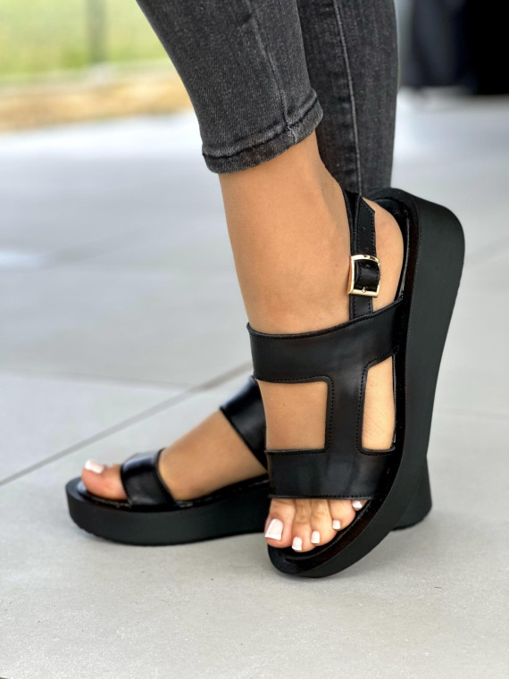 Czarne-sandaly-damskie-skorzane-OLEKSY-polskiej-produkcji-na-grubym-spodzie