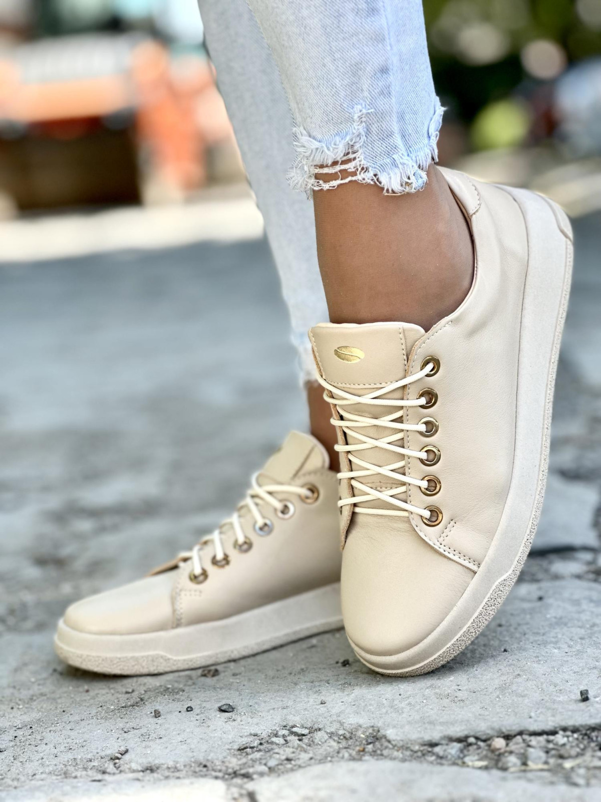 Beżowe trampki damskie skórzane OLEKSY polskiej produkcji