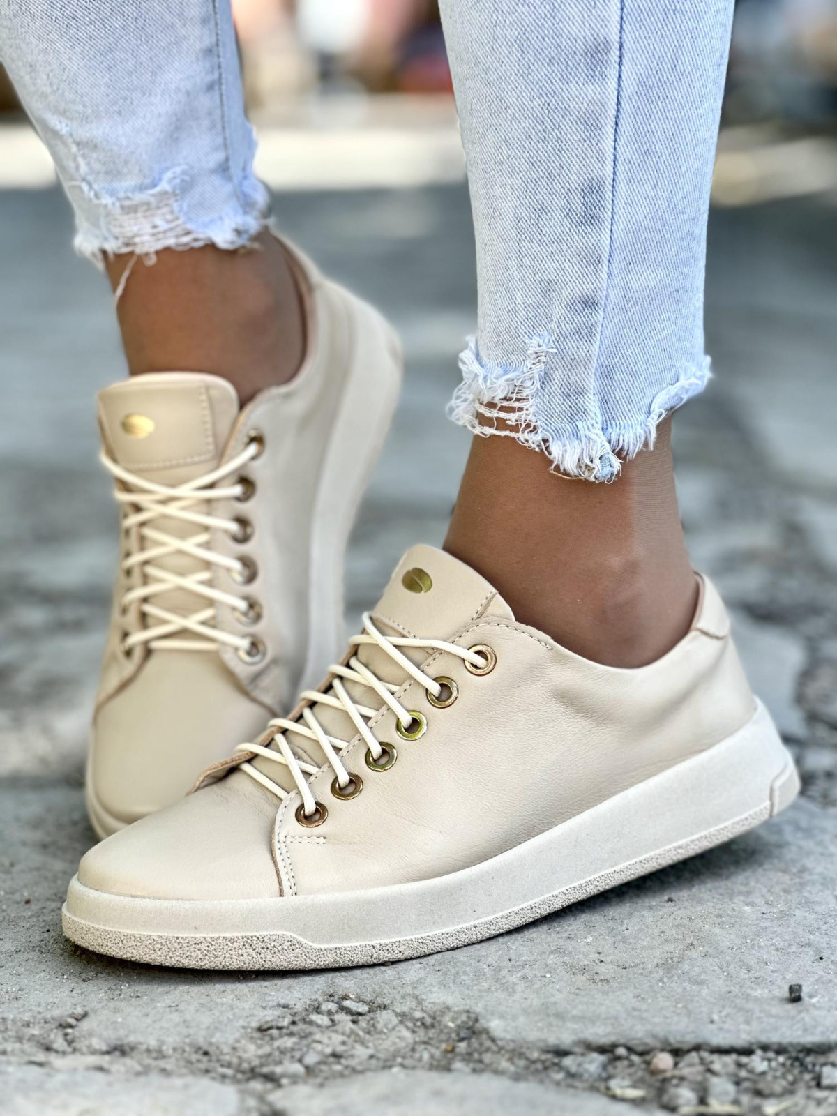 Beżowe trampki damskie skórzane OLEKSY polskiej produkcji