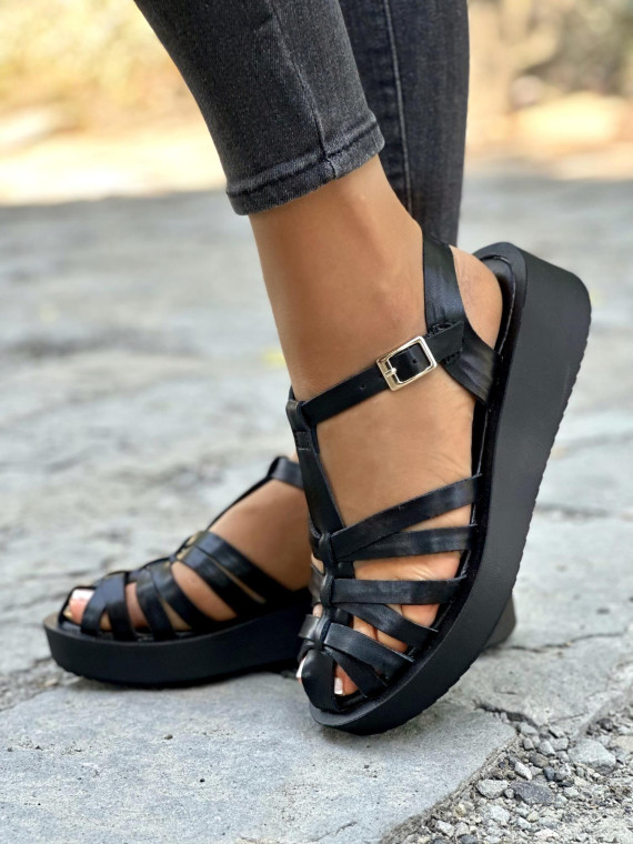 Czarne-sandaly-damskie-skorzane-OLEKSY-polskiej-produkcji-na-grubym-spodzie