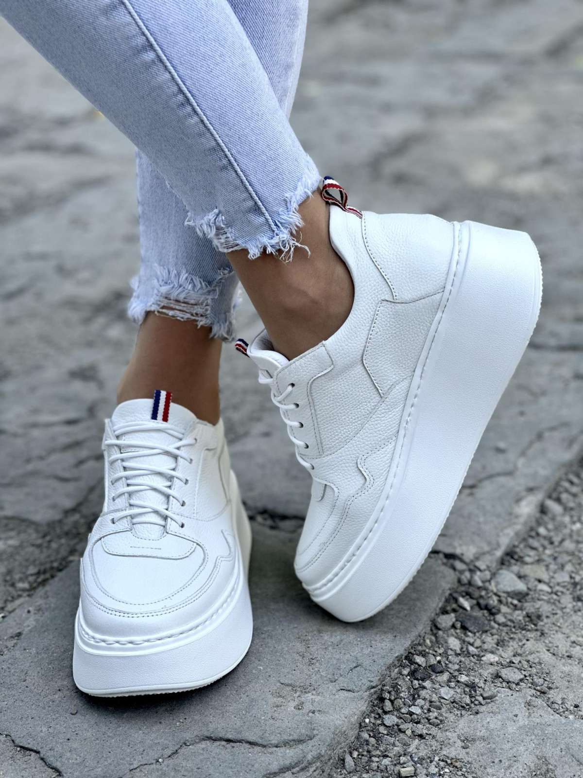 Biale-sneakersy-damskie-OLEKSY-ze-skory-naturalnej-polskiej-produkcji