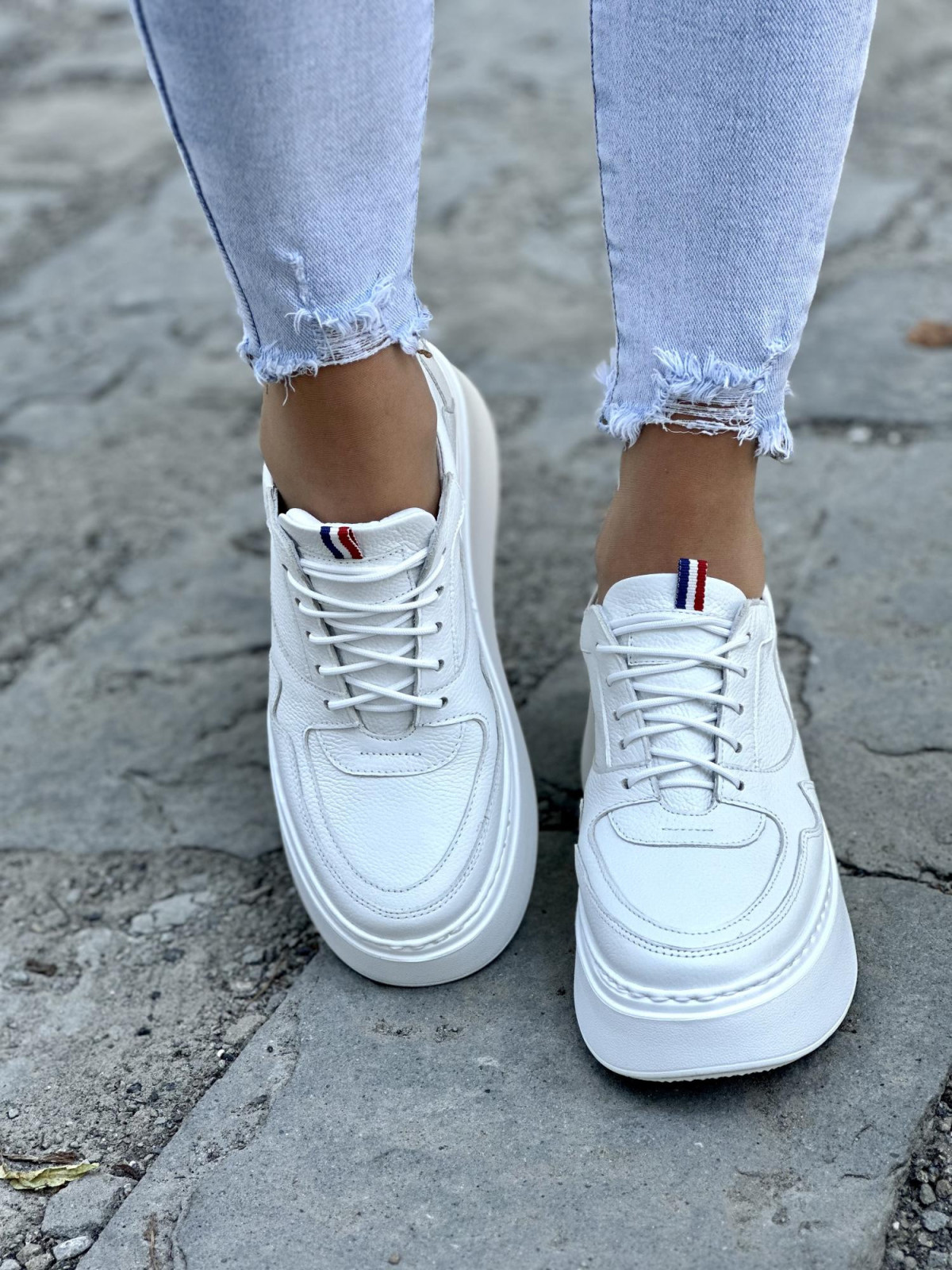 Biale-sneakersy-damskie-OLEKSY-ze-skory-naturalnej-polskiej-produkcji