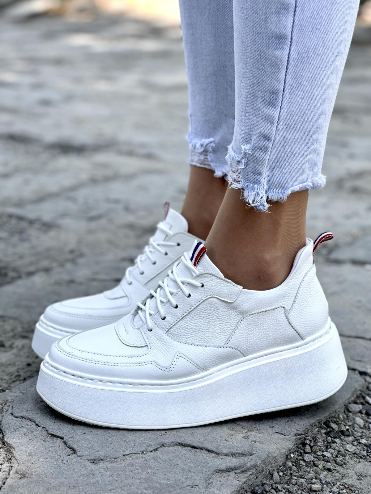 Biale-sneakersy-damskie-OLEKSY-ze-skory-naturalnej-polskiej-produkcji