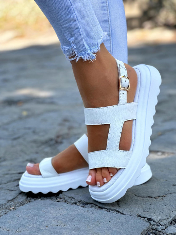 Biale-sandaly-damskie-skorzane-OLEKSY-polskiej-produkcji-na-wygodnej-grubej-podeszwie