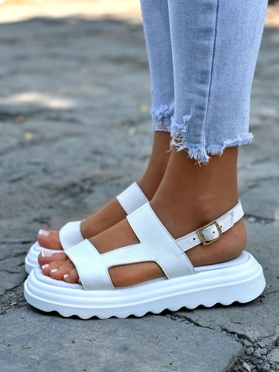 Biale-sandaly-damskie-skorzane-OLEKSY-polskiej-produkcji-na-wygodnej-grubej-podeszwie