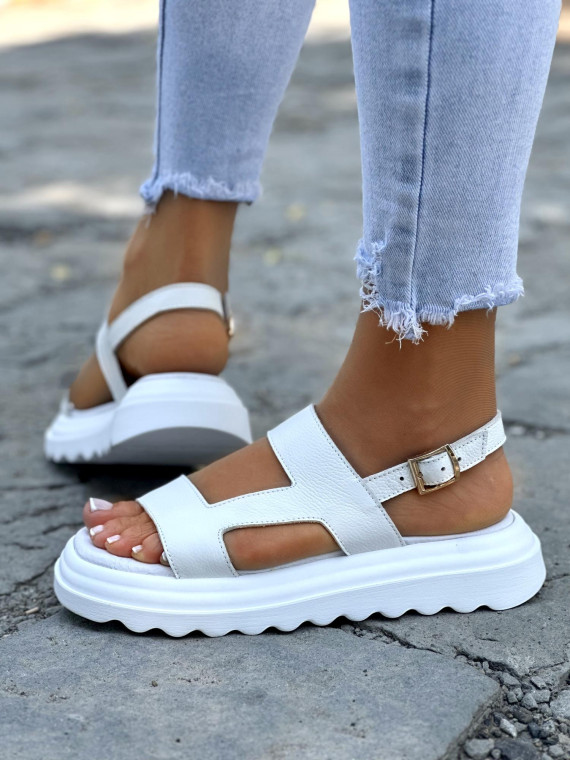 Biale-sandaly-damskie-skorzane-OLEKSY-polskiej-produkcji-na-wygodnej-grubej-podeszwie