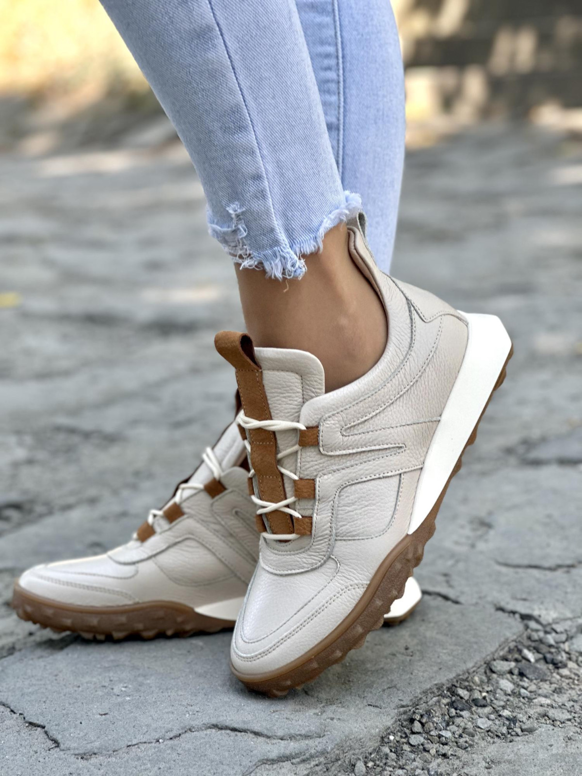 Bezowe-sneakersy-OLEKSY-ze-skory-naturalnej-polskiej-produkcji