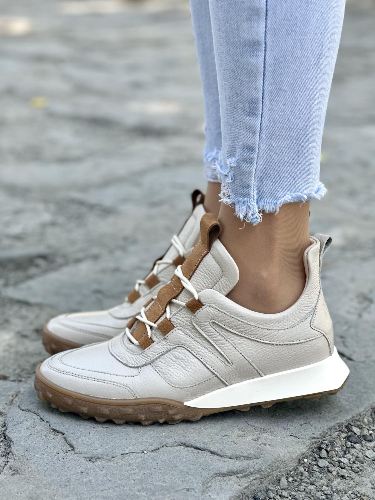 Bezowe-sneakersy-OLEKSY-ze-skory-naturalnej-polskiej-produkcji