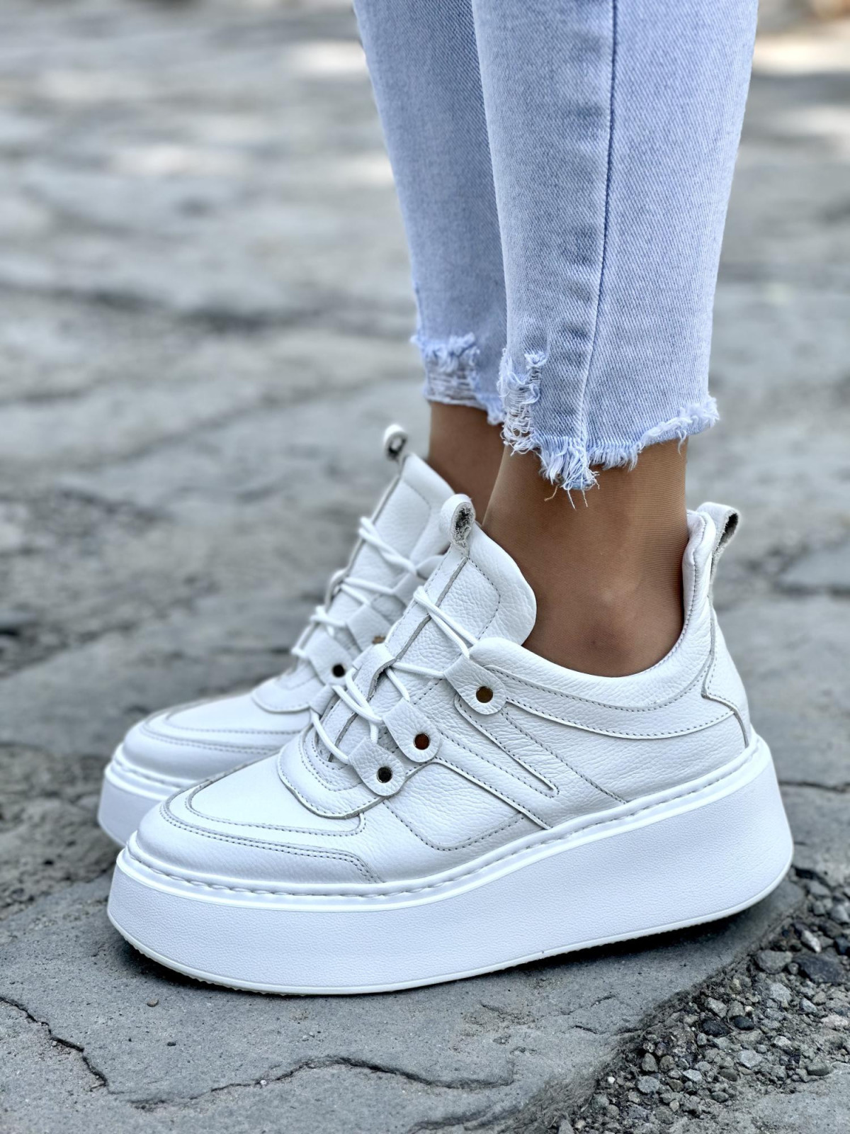 Biale-sneakersy-damskie-OLEKSY-ze-skory-naturalnej-polskiej-produkcji-na-grubej-podeszwie