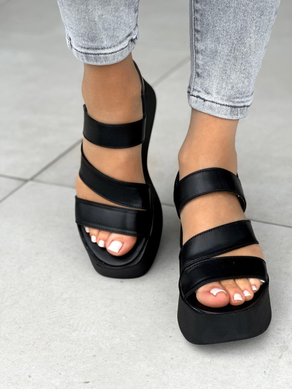 Czarne sandały damskie skórzane OLEKSY polskiej produkcji na wygodnym grubym spodzie