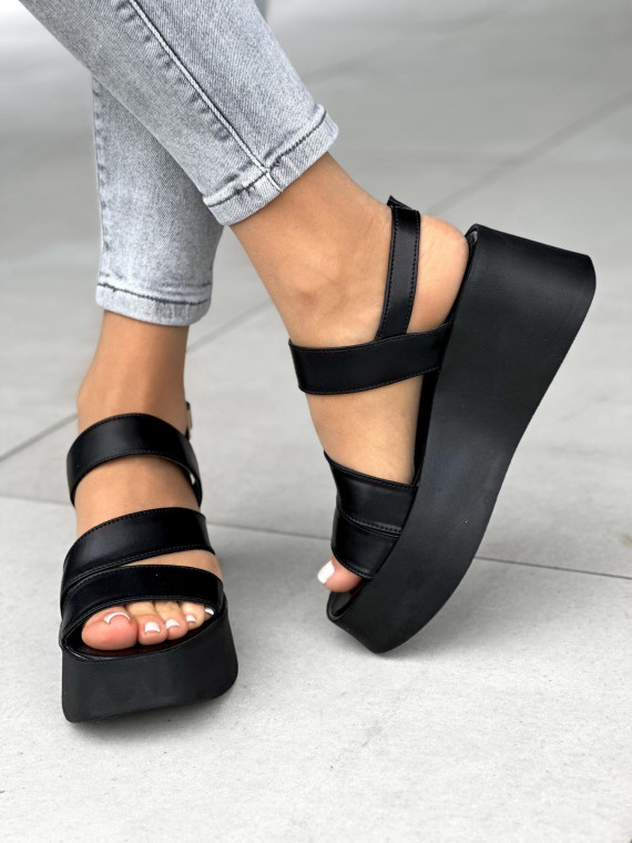 Czarne sandały damskie skórzane OLEKSY polskiej produkcji na wygodnym grubym spodzie