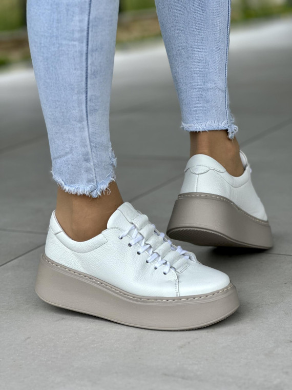 Biale-sneakersy-damskie-OLEKSY-ze-skory-naturalnej-polskiej-produkcji-na-grubej-bezowej-podeszwie
