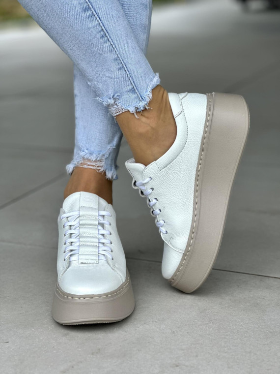 Biale-sneakersy-damskie-OLEKSY-ze-skory-naturalnej-polskiej-produkcji-na-grubej-bezowej-podeszwie