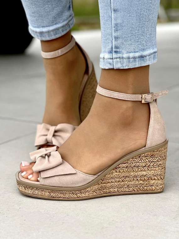 Beżowe sandały damskie OLEKSY skórzane na wygodnej koturnie polskiej produkcji