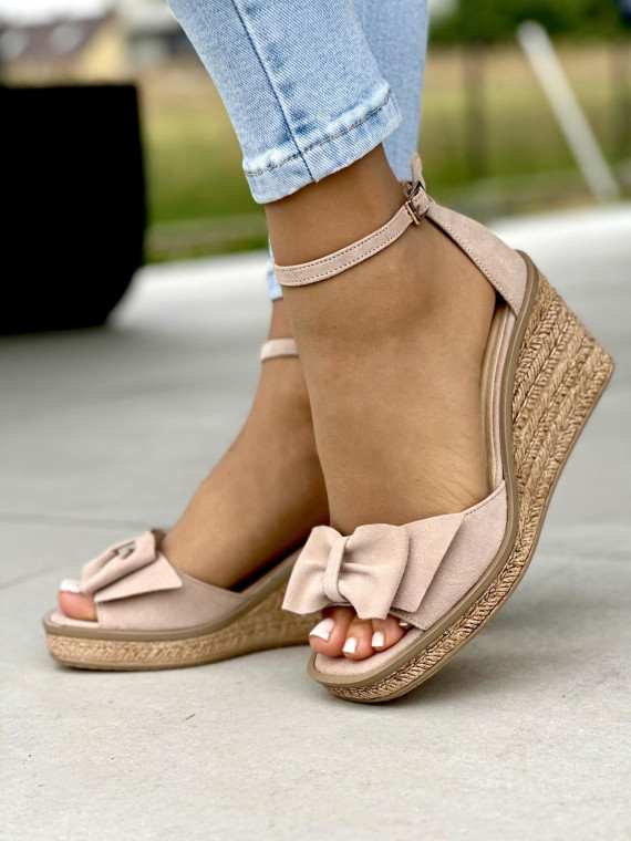 Beżowe sandały damskie OLEKSY skórzane na wygodnej koturnie polskiej produkcji