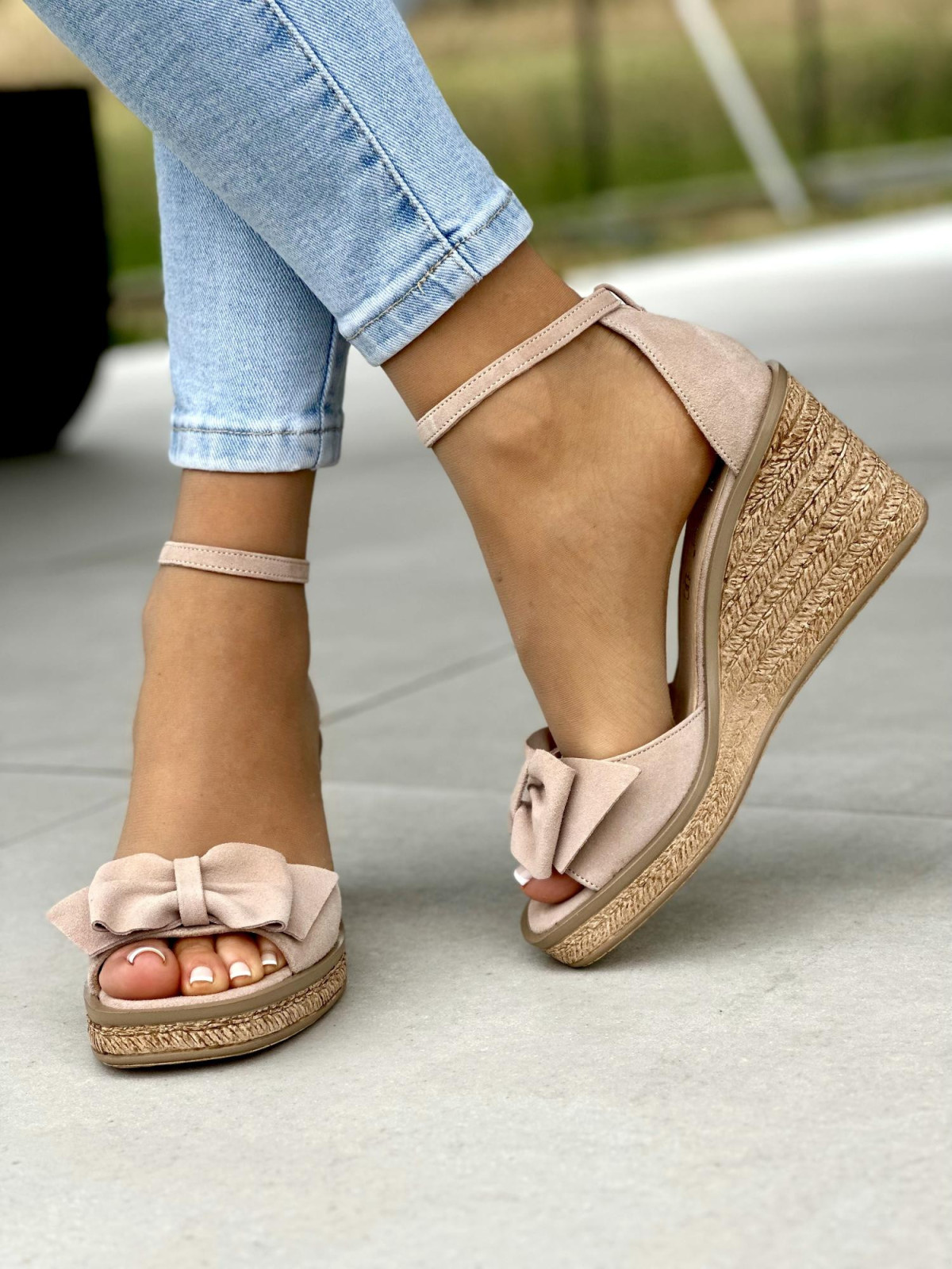 Beżowe sandały damskie OLEKSY skórzane na wygodnej koturnie polskiej produkcji