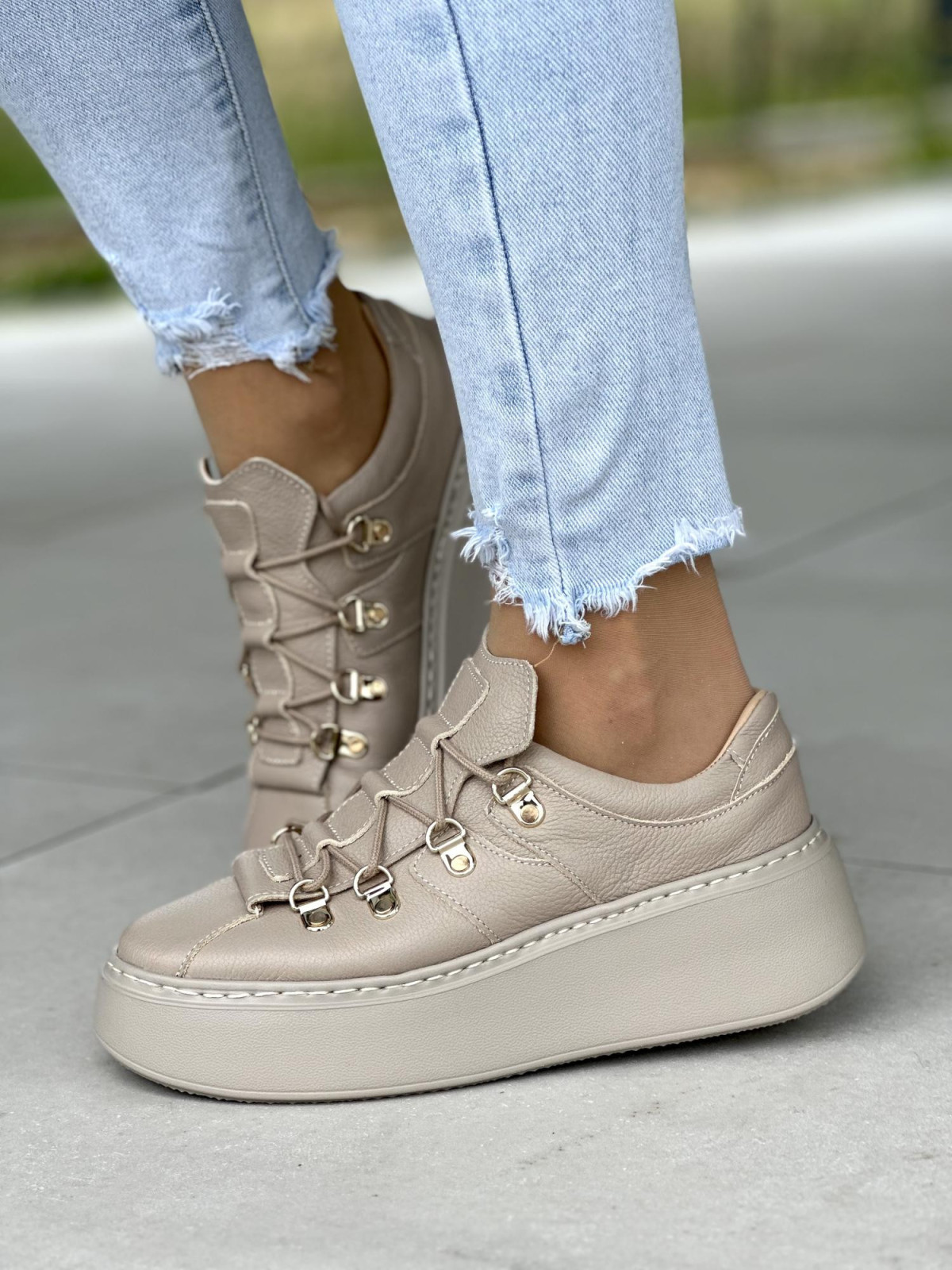 Bezowe-trampki-damskie-skorzane-OLEKSY-polskiej-produkcji