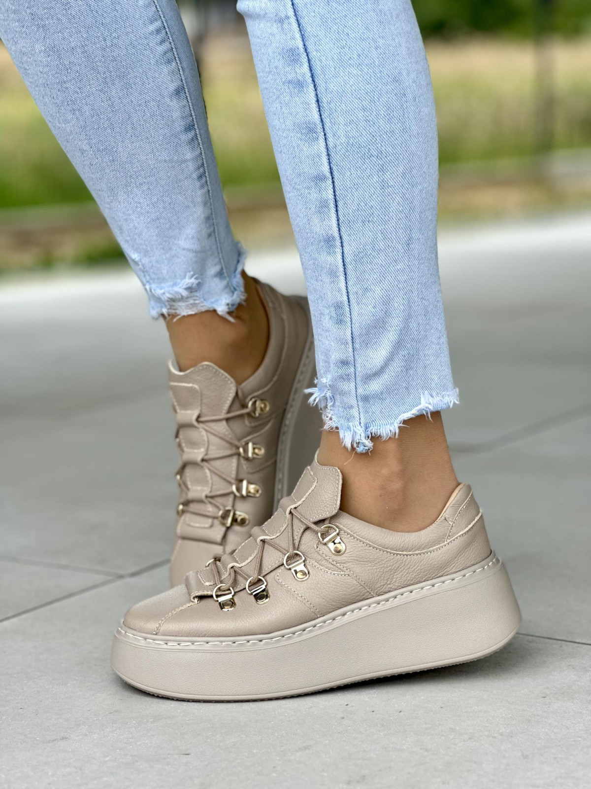 Bezowe-trampki-damskie-skorzane-OLEKSY-polskiej-produkcji